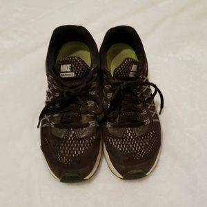 Black and White Nike Tennis Shoes